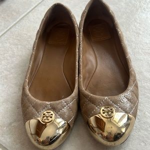 Tory Burch ballet flats in metallic silver with gold hardware plated toebed 7.5